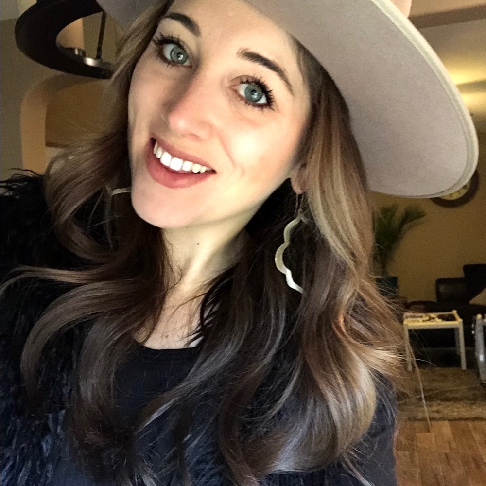 Meet your Posher, Danica